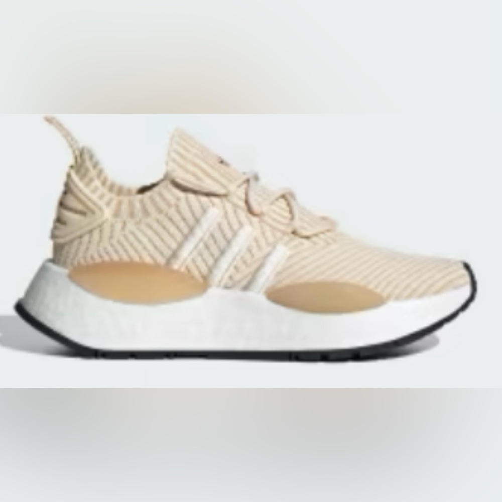 EUC Adidas sneakers